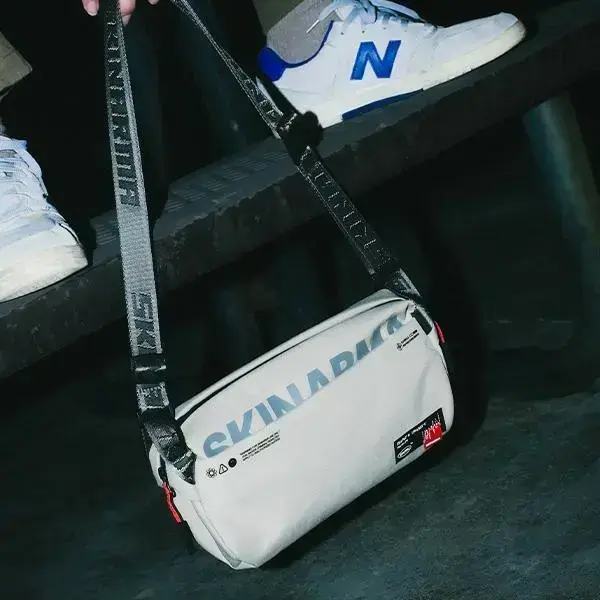 Skinarma Crossbody Bag Fardel ivory Фото num